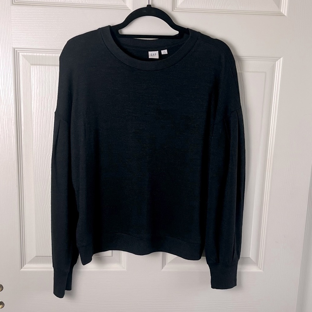Gap sweater